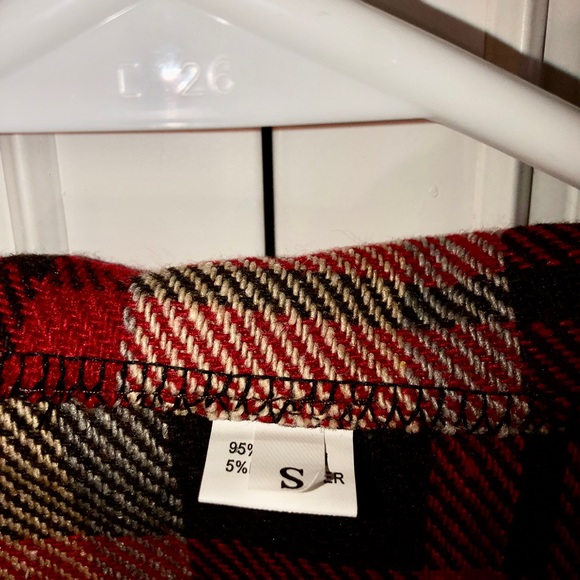 Brown and red plaid vest with side pockets - Picture 2 of 3